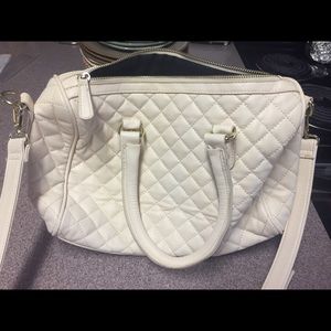 Ladies ivory purse. Smoke free. Great condition.